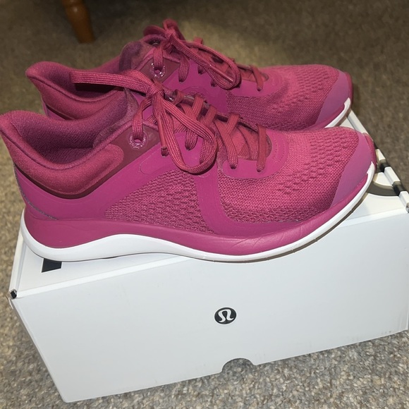 Lululemon chargefeel sneakers. 6 - Picture 1 of 8